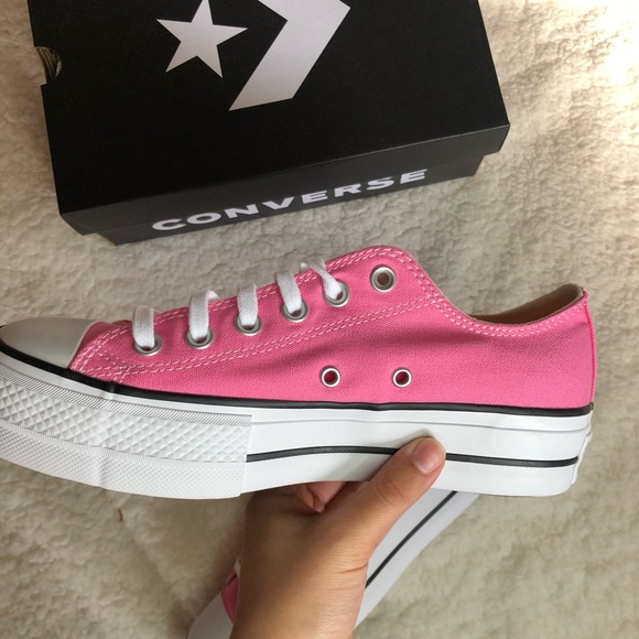 NEW Hello Kitty Cinnamoroll Sanrio Converse - Picture 2 of 5